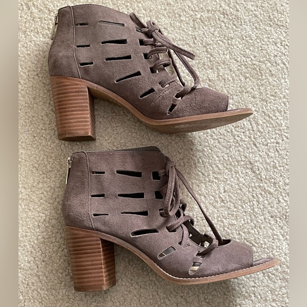 Vince Camuto Women’s Tessa Open Toe Sandal Suede Block Heel Size 6
